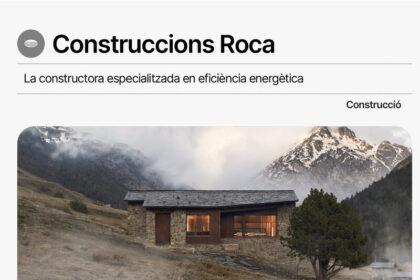 Casa unifamiliar de Construccions Roca en pedra i fusta, situada en un entorn de muntanya a Andorra amb pics nevats al fons